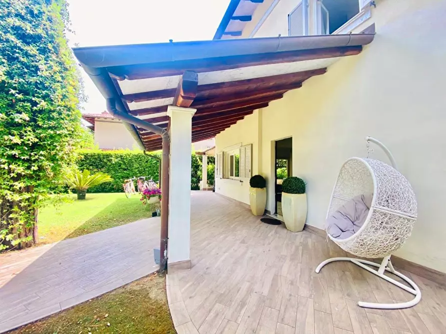 Immagine 26 di Villa in affitto  a Forte Dei Marmi