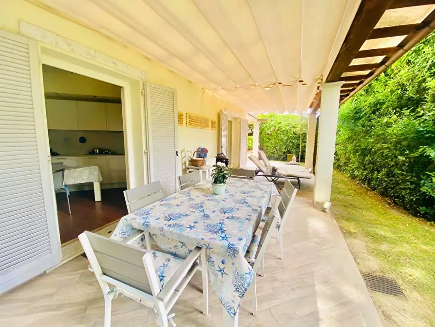 Immagine 29 di Villa in affitto  a Forte Dei Marmi