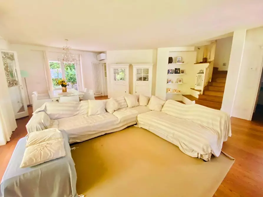 Immagine 3 di Villa in affitto  a Forte Dei Marmi