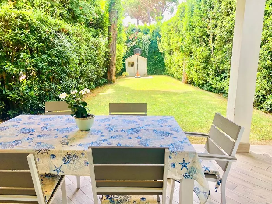 Immagine 32 di Villa in affitto  a Forte Dei Marmi