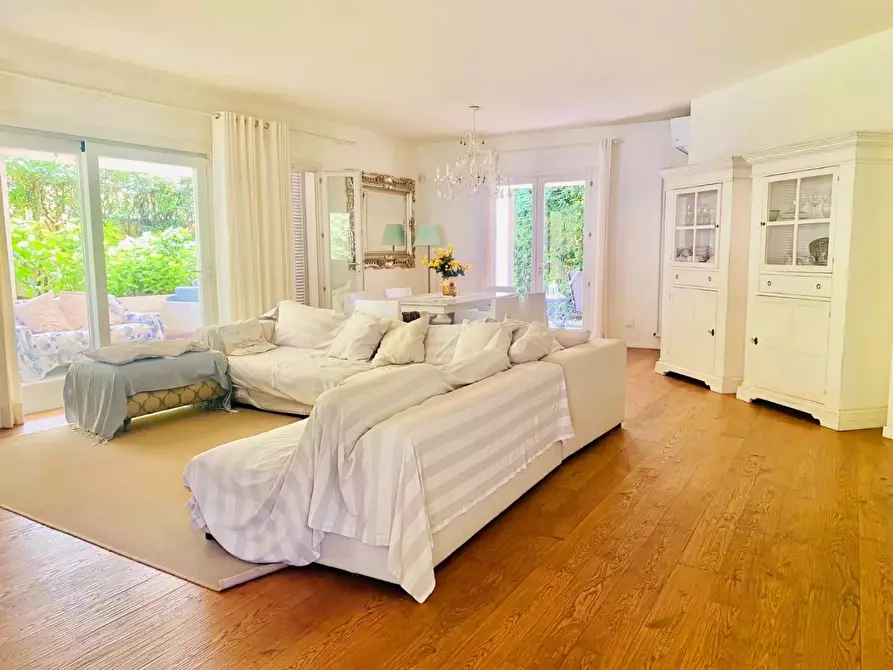 Immagine 6 di Villa in affitto  a Forte Dei Marmi