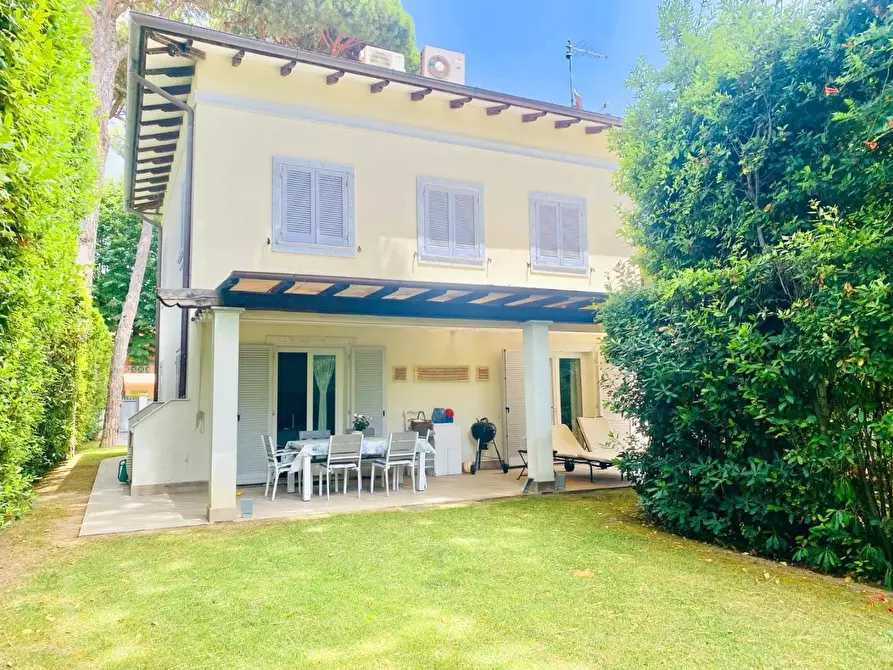 Immagine 33 di Villa in affitto  a Forte Dei Marmi