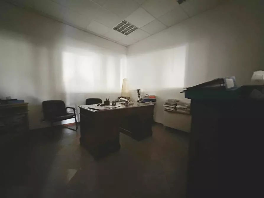 Immagine 5 di Ufficio in affitto  a Lucca