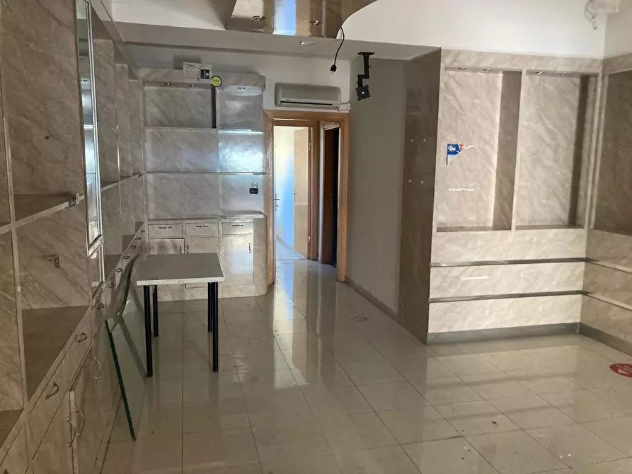 Immagine 5 di Negozio in vendita  a Empoli