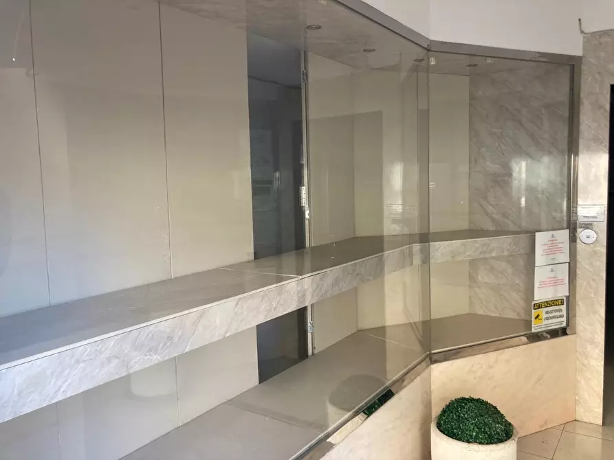 Immagine 8 di Negozio in vendita  a Empoli