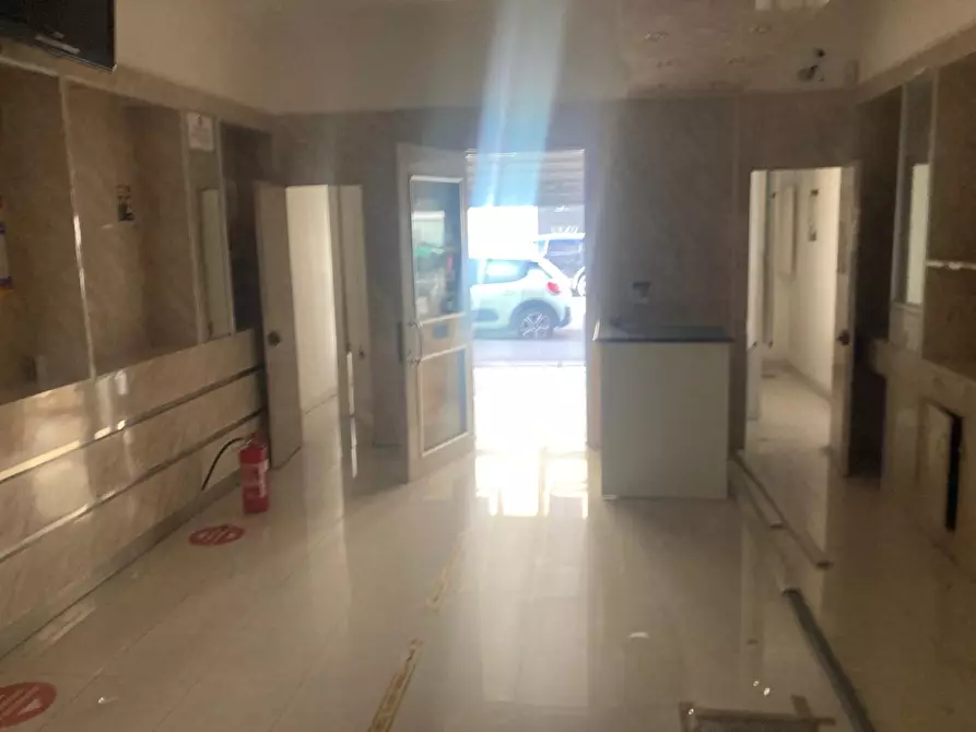 Immagine 2 di Negozio in vendita  a Empoli