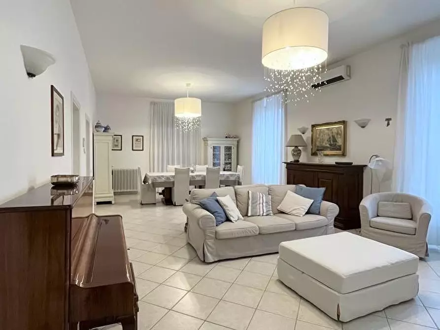 Immagine 11 di Appartamento in affitto  a Forte Dei Marmi