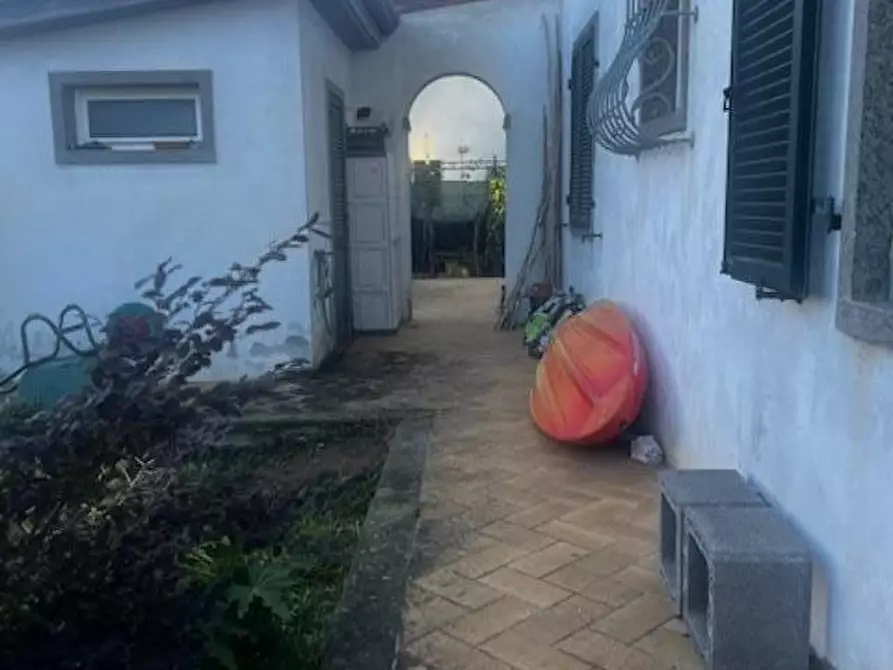 Immagine 10 di Villa in vendita  a Carrara