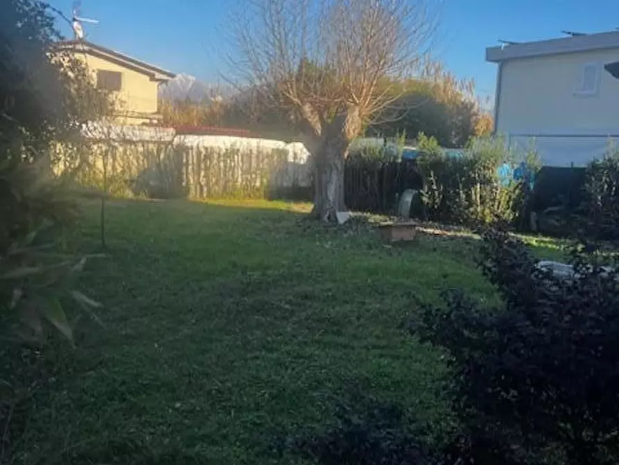 Immagine 9 di Villa in vendita  a Carrara