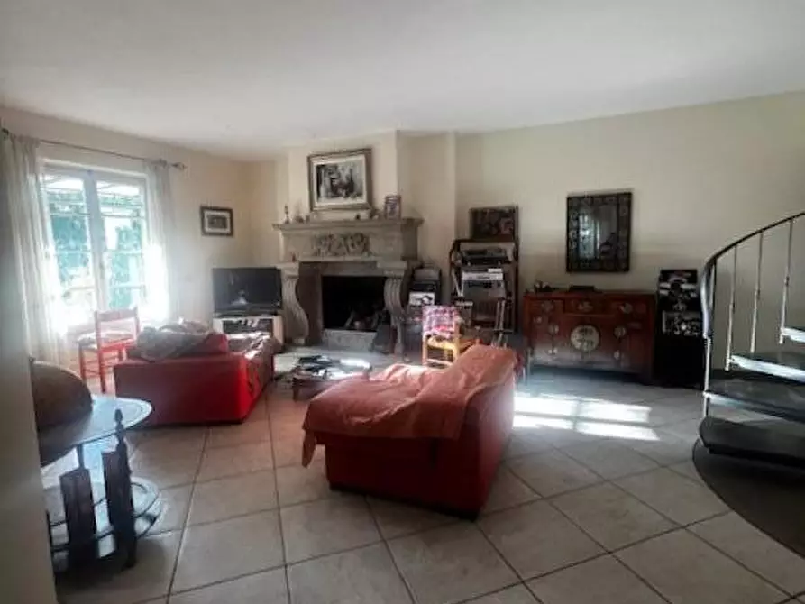 Immagine 2 di Villa in vendita  a Carrara