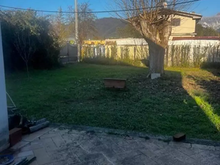 Immagine 8 di Villa in vendita  a Carrara