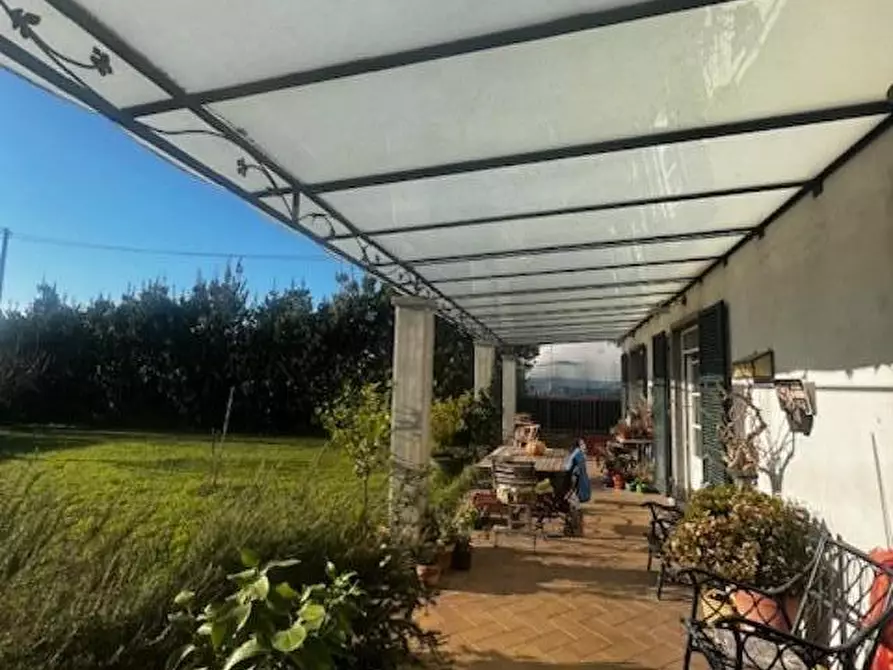 Immagine 5 di Villa in vendita  a Carrara