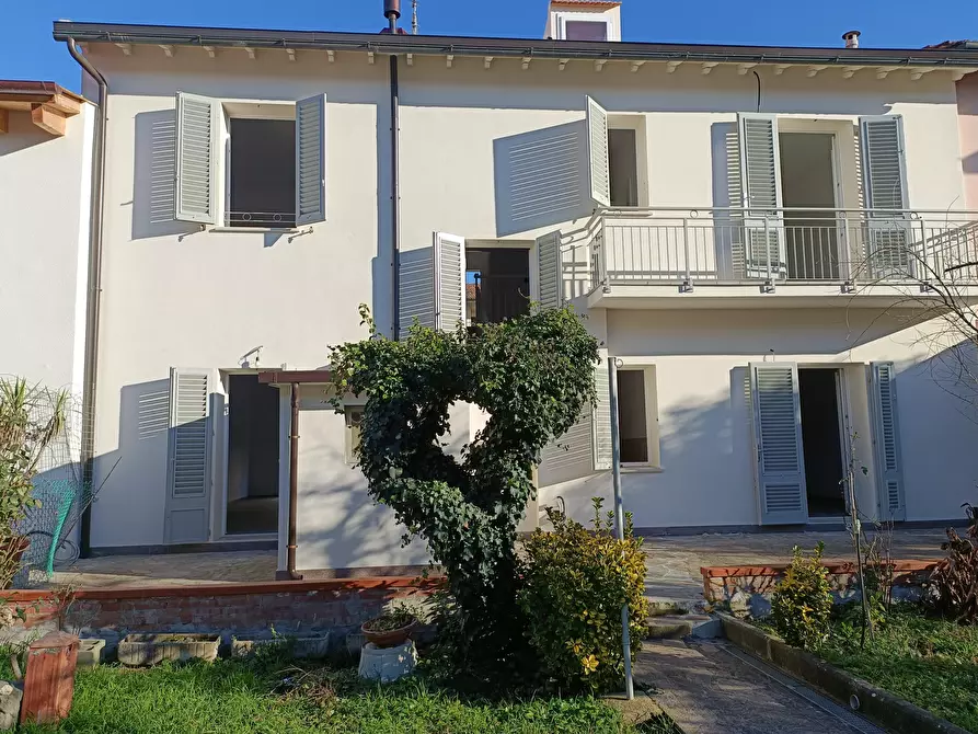 Immagine 35 di Villetta a schiera in vendita  a Empoli