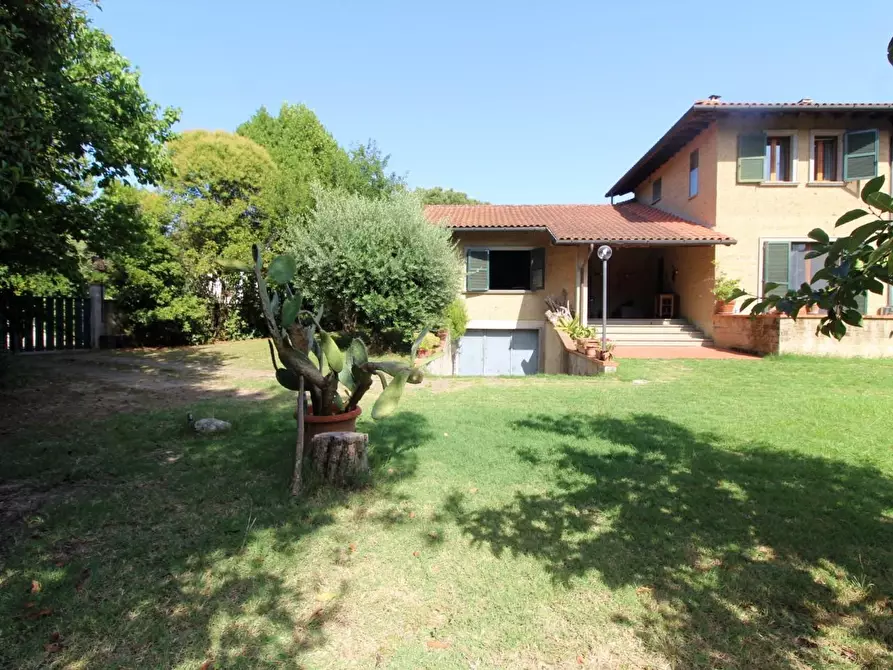 Immagine 4 di Villa in vendita  a San Giuliano Terme