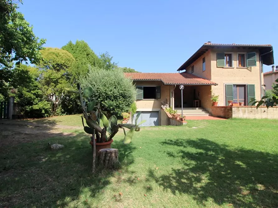 Immagine 2 di Villa in vendita  a San Giuliano Terme