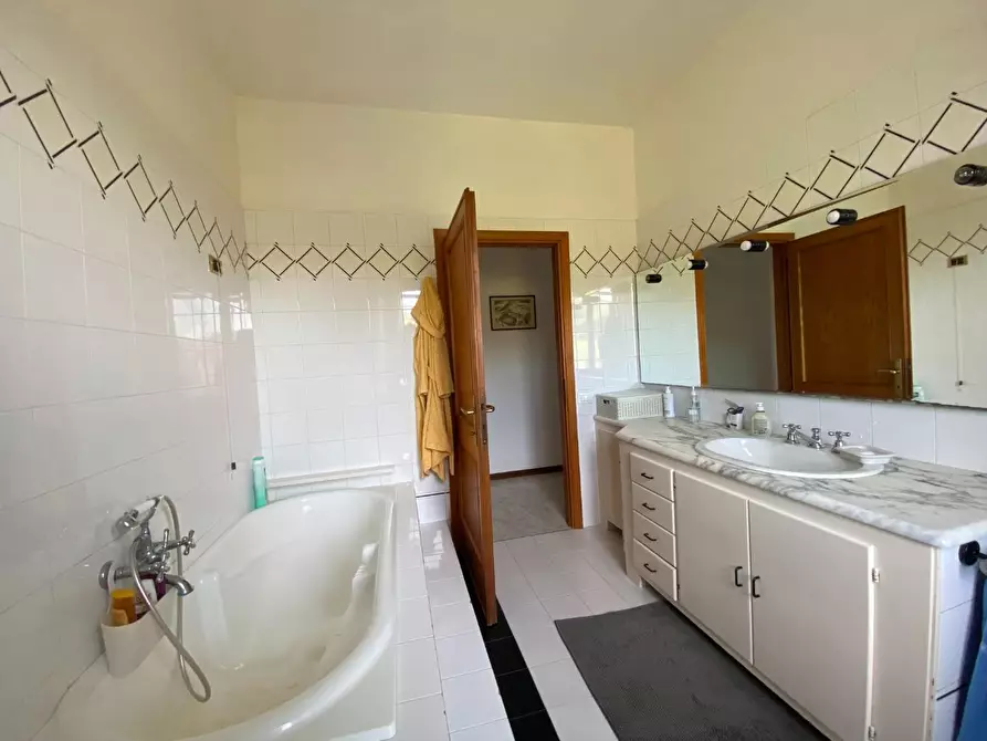 Immagine 35 di Casa colonica in vendita  a Campiglia Marittima