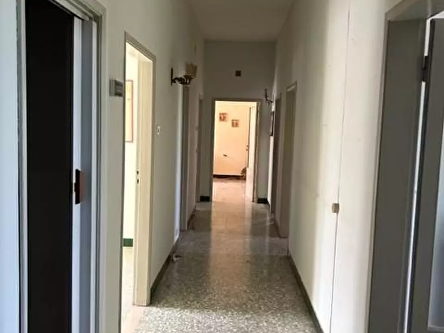 Immagine 7 di Appartamento in vendita  a Siena