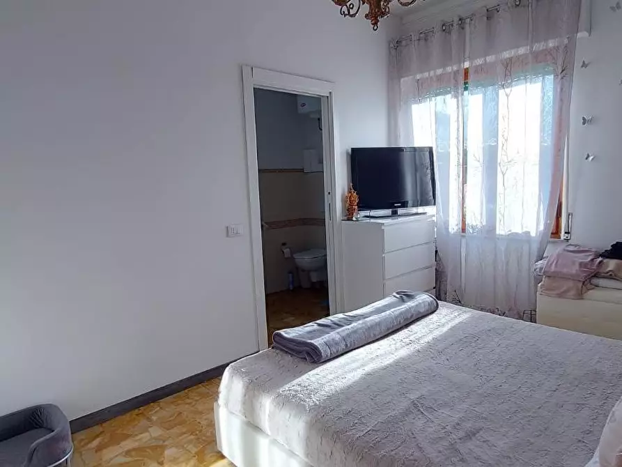 Immagine 19 di Casa bifamiliare in vendita  a Carrara