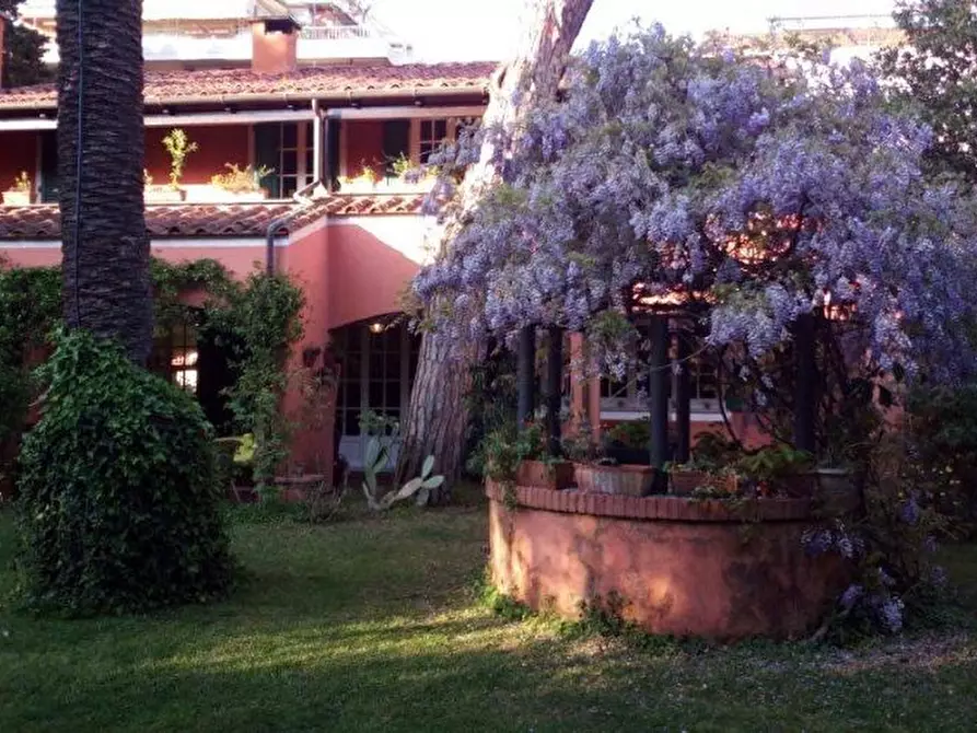 Immagine 18 di Villa in vendita  a Carrara