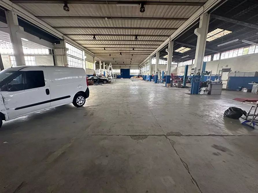 Immagine 11 di Capannone industriale in vendita  a Massa