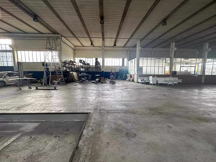 Immagine 17 di Capannone industriale in vendita  a Massa