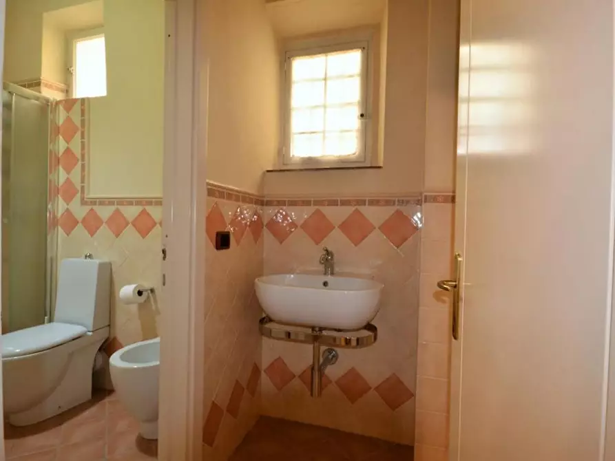 Immagine 9 di Appartamento in vendita  a Lucca