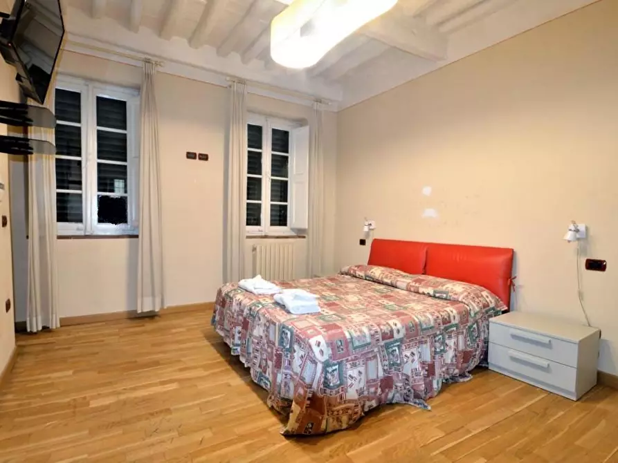 Immagine 6 di Appartamento in vendita  a Lucca