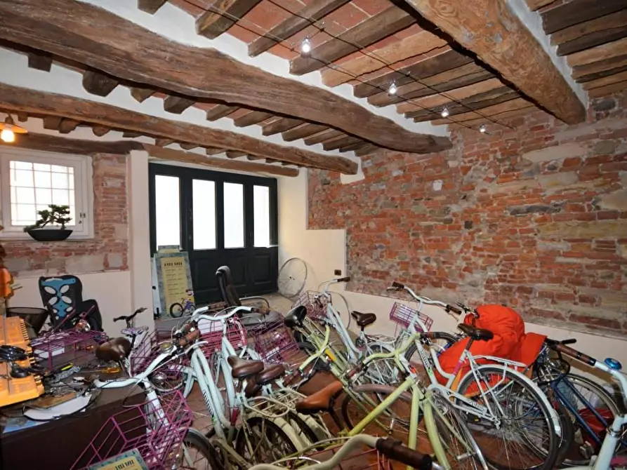 Immagine 4 di Appartamento in vendita  a Lucca