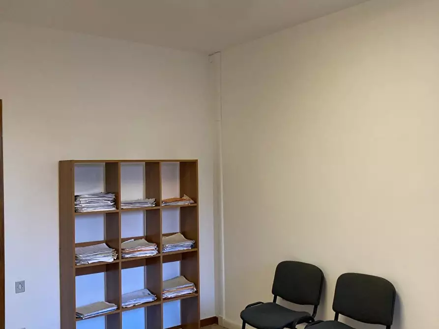 Immagine 2 di Ufficio in affitto  a Pontedera