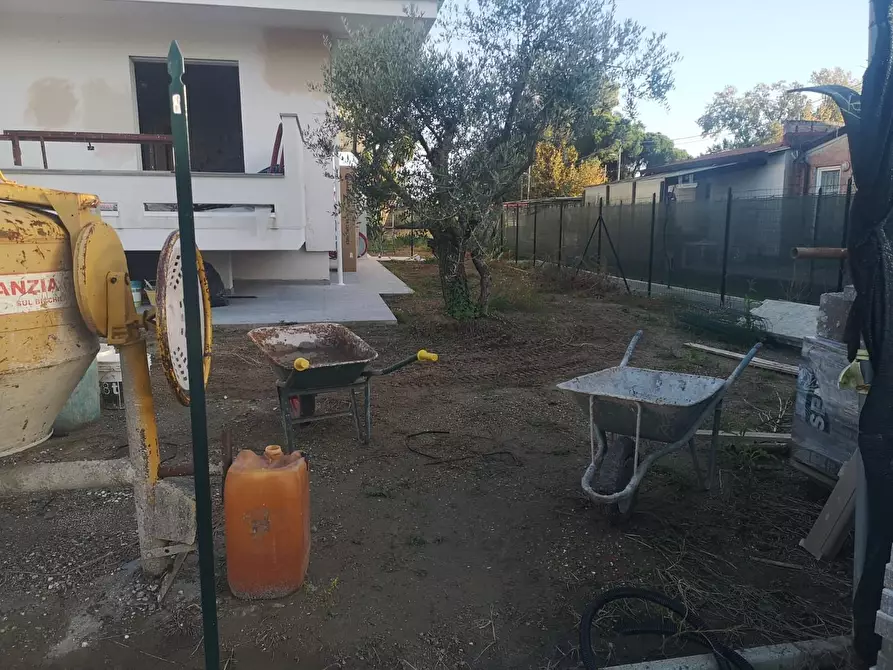 Immagine 7 di Casa quadrifamiliare in vendita  a Massa