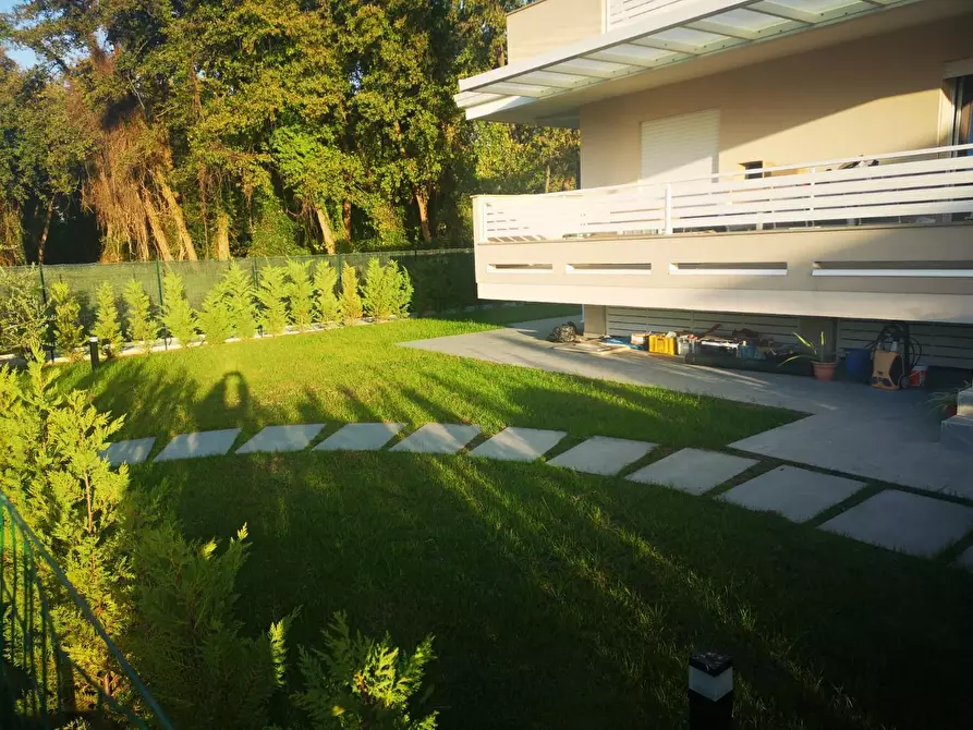 Immagine 2 di Casa quadrifamiliare in vendita  a Massa