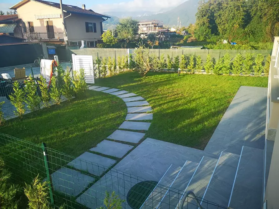 Immagine 3 di Casa quadrifamiliare in vendita  a Massa