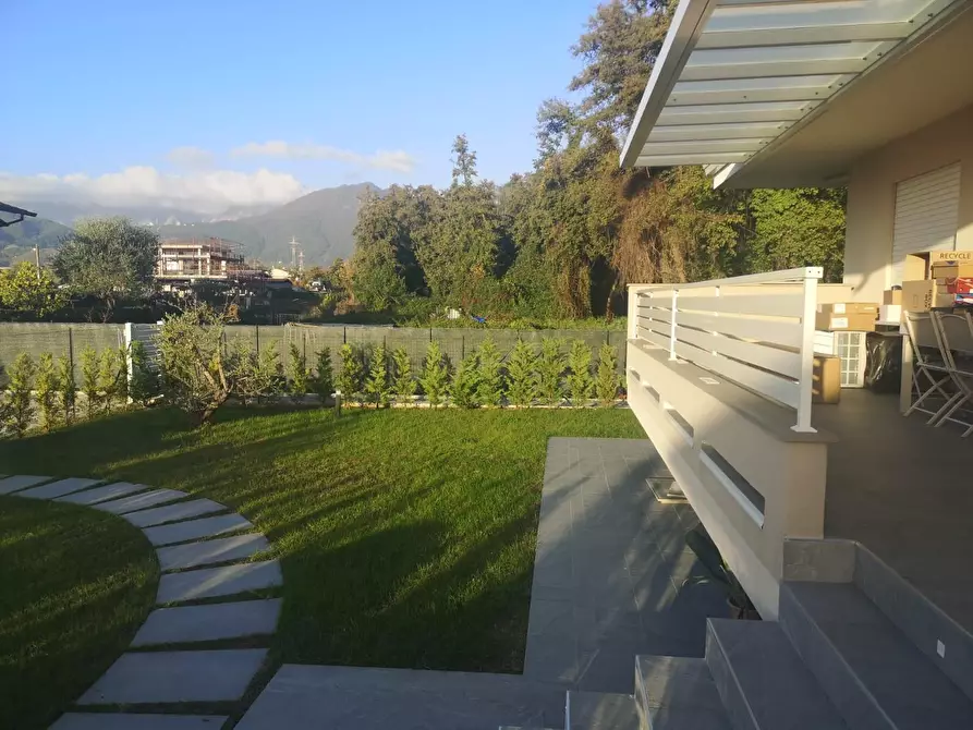 Immagine 4 di Casa quadrifamiliare in vendita  a Massa