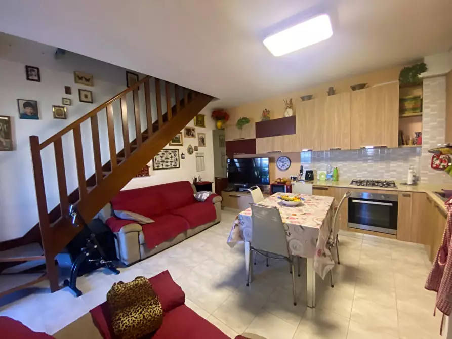 Immagine 3 di Appartamento in vendita  a Ortonovo