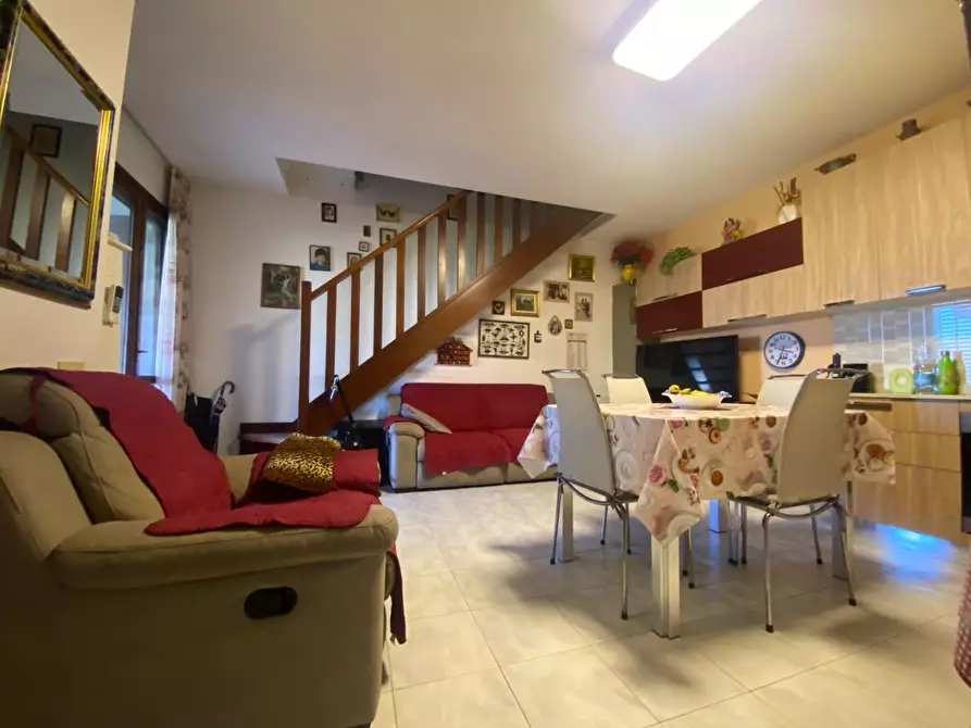 Immagine 2 di Appartamento in vendita  a Ortonovo