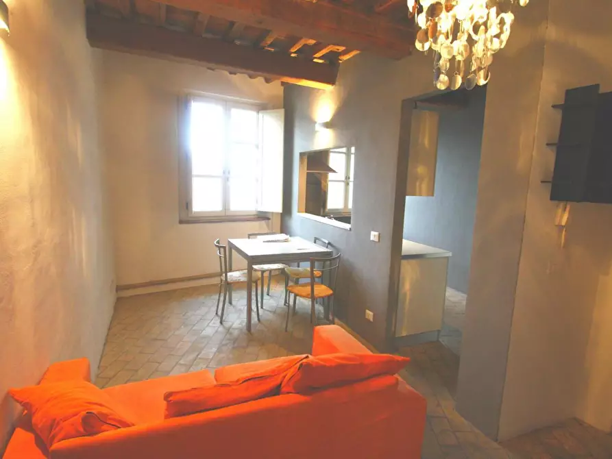Immagine 1 di Appartamento in affitto  a Lucca