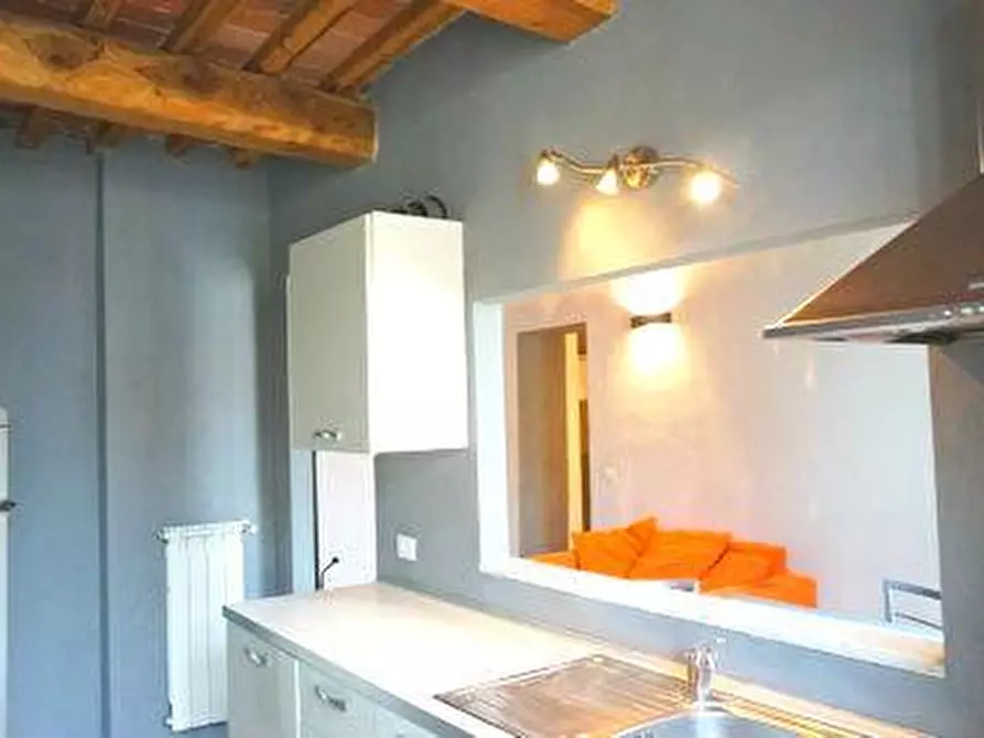 Immagine 3 di Appartamento in affitto  a Lucca