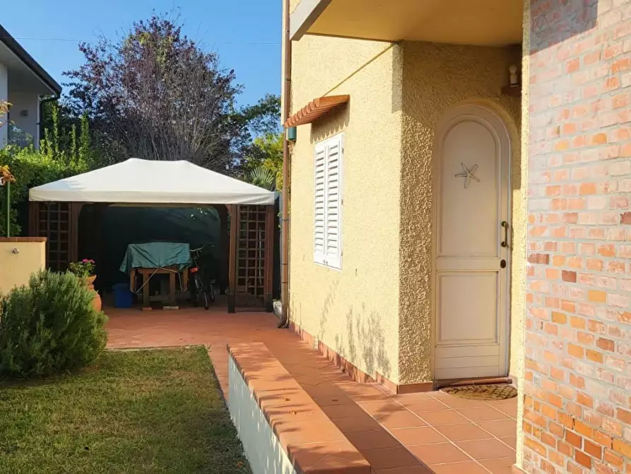 Immagine 2 di Casa bifamiliare in vendita  a Forte Dei Marmi