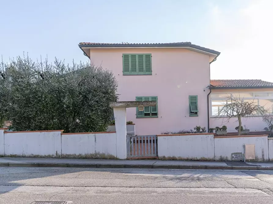Immagine 3 di Villa in vendita  a Cerreto Guidi