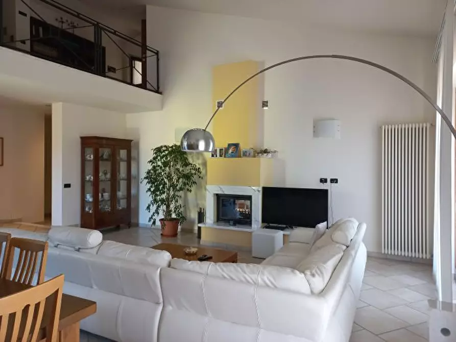 Immagine 3 di Casa indipendente in vendita  a Ortonovo