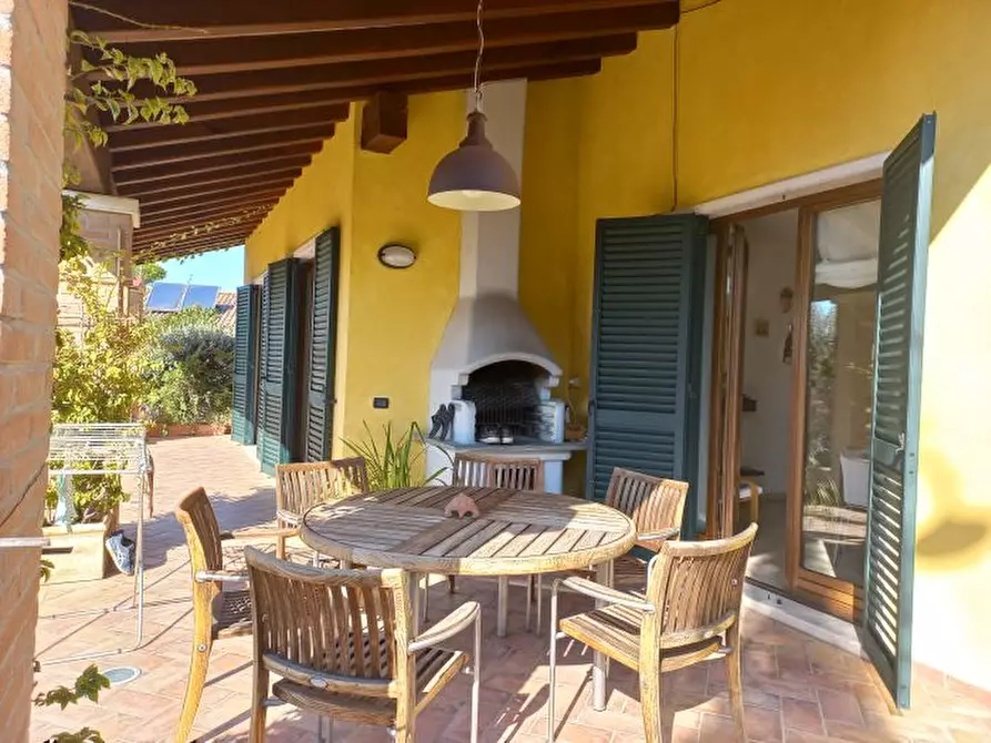 Immagine 10 di Casa indipendente in vendita  a Ortonovo