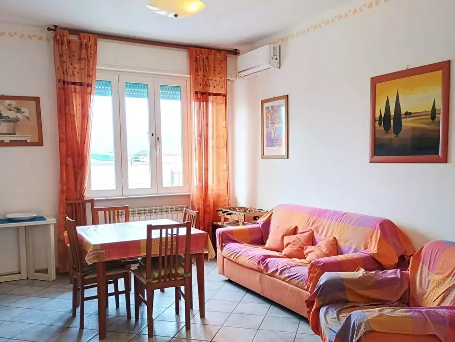 Immagine 5 di Appartamento in vendita  a Viareggio