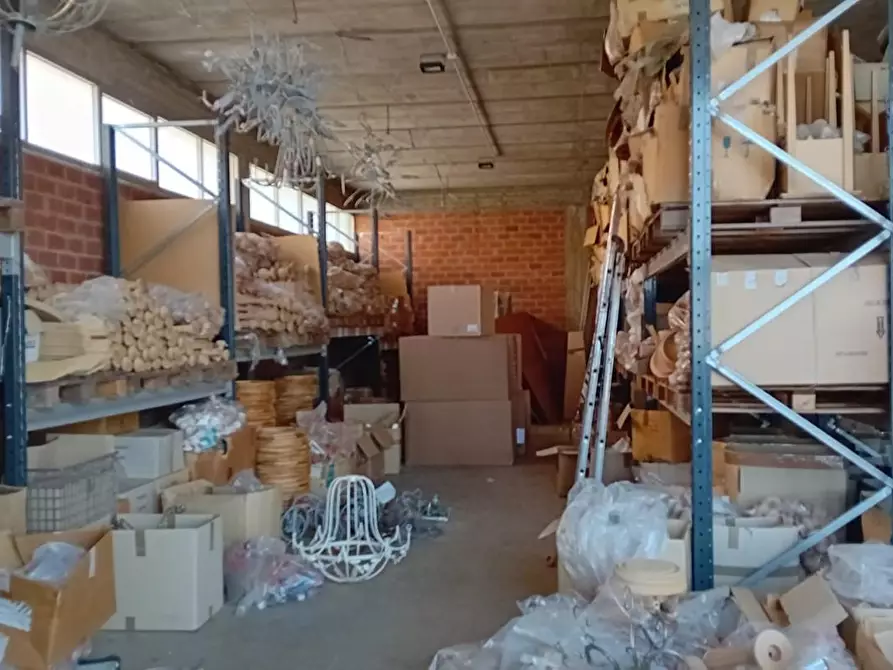 Immagine 2 di Magazzino in affitto  a Empoli