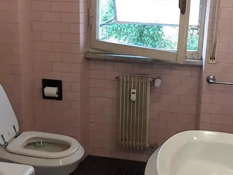 Immagine 2 di Appartamento in vendita  a Carrara