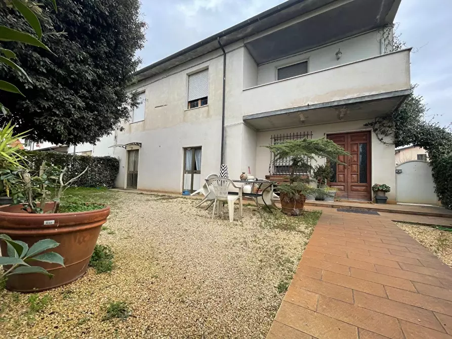 Immagine 2 di Porzione di casa in vendita  a Crespina Lorenzana