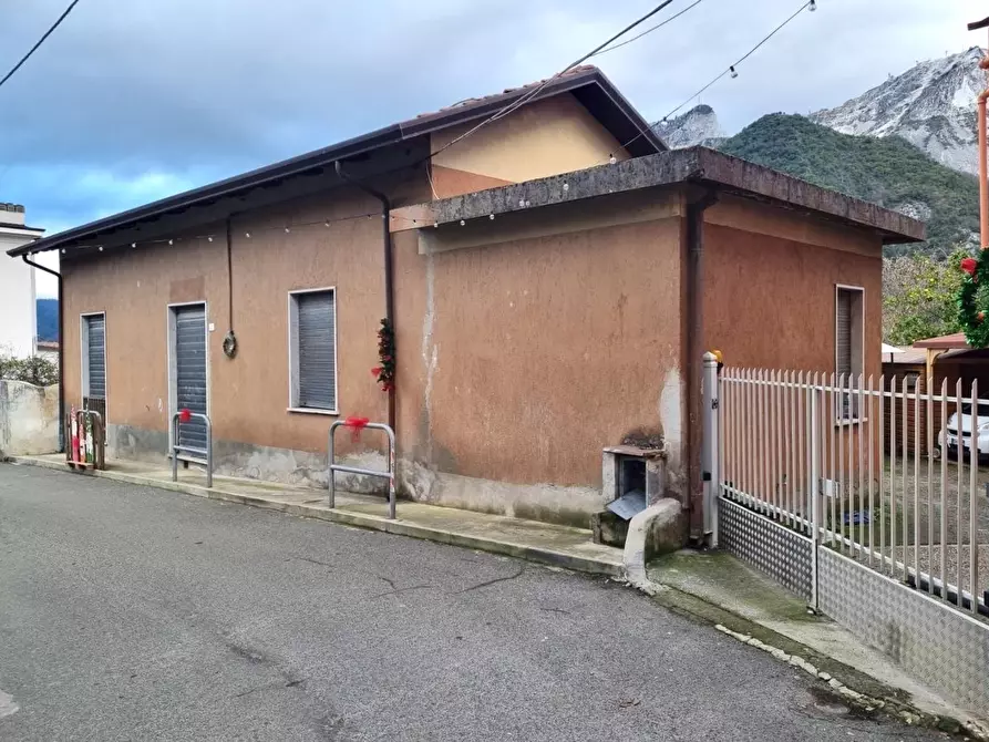Immagine 2 di Casa indipendente in vendita  a Carrara