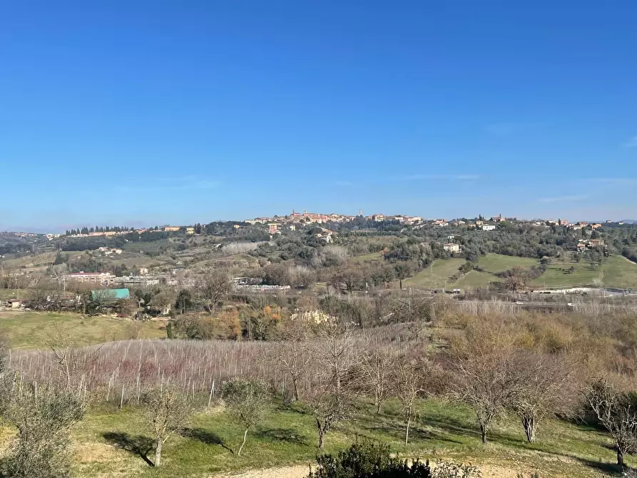 Immagine 4 di Appartamento in vendita  a Siena