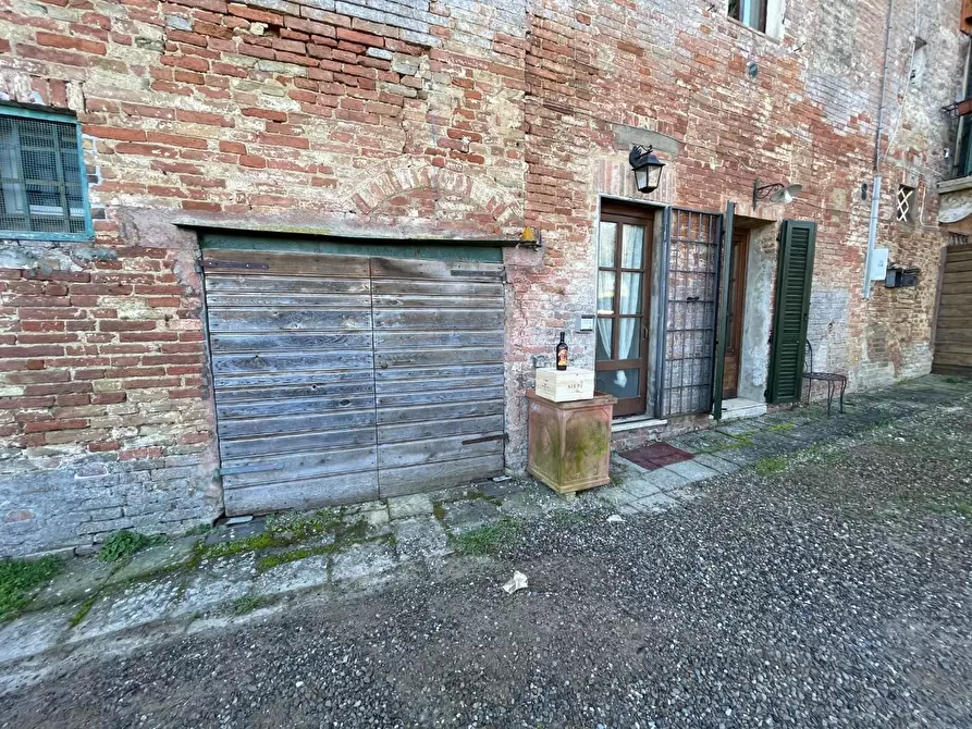 Immagine 14 di Appartamento in vendita  a Siena