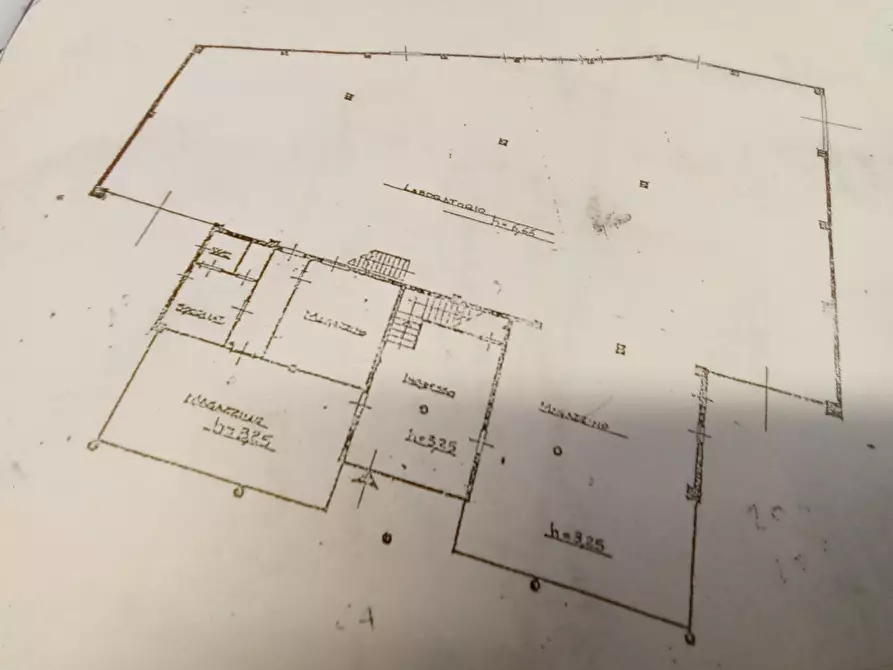 Immagine 26 di Attività artigianale in vendita  a Lucca