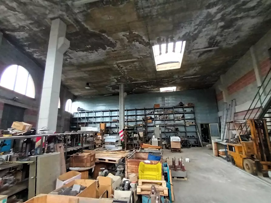 Immagine 23 di Attività artigianale in vendita  a Lucca